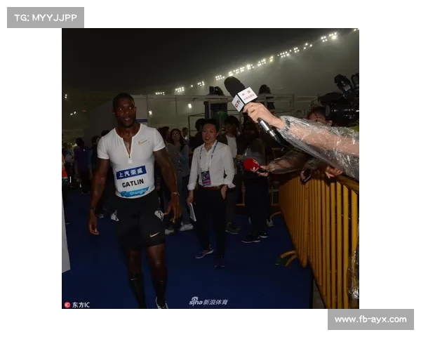 运动员赛后混合采访区,记者聚焦冠军动作细节 运动员赛后混合采访区,记者聚焦冠军动作细节